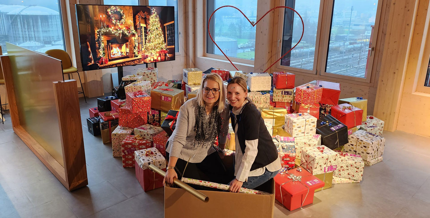 Amgen im Einsatz gegen Kinderarmut in der Schweiz: Geschenke als Hoffnungsschimmer