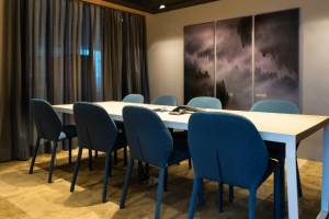 Meetingraum im NextGen Office bei Amgen in der Schweiz, Rotkreuz